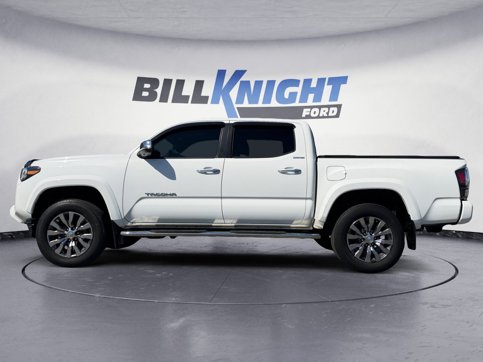 Used 2022 Toyota Tacoma Limited AWD/4WD image 2