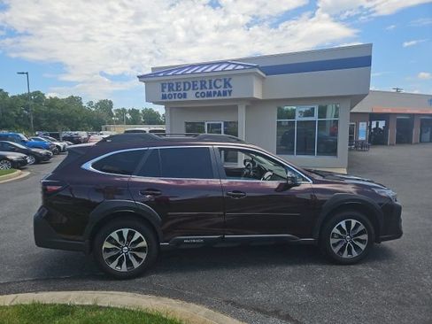 Used 2025 Subaru Outback Limited AWD/4WD image 3