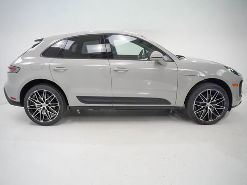 Certified 2026 Porsche Macan AWD/4WD image 9