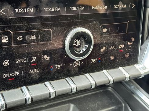 Used 2024 GMC Acadia Elevation image 29