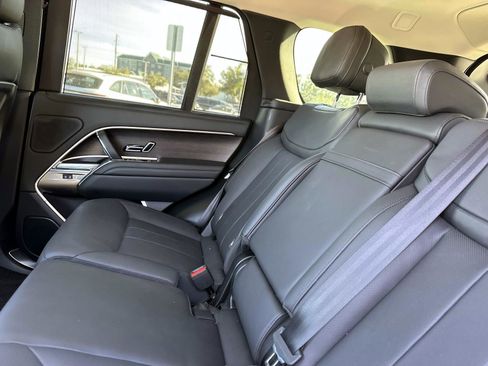 Used 2023 Land Rover Range Rover SE image 13