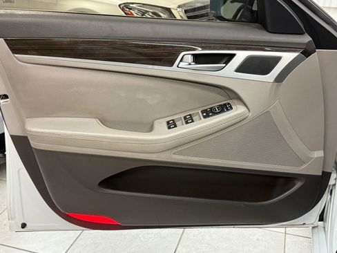 Used 2015 Hyundai Genesis 3.8 image 15