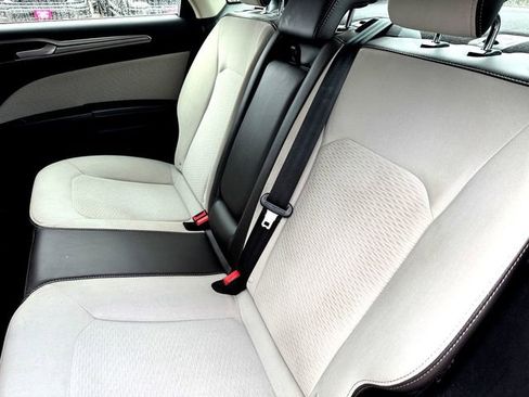 Used 2019 Ford Fusion SE w/ Equipment Group 151A image 23