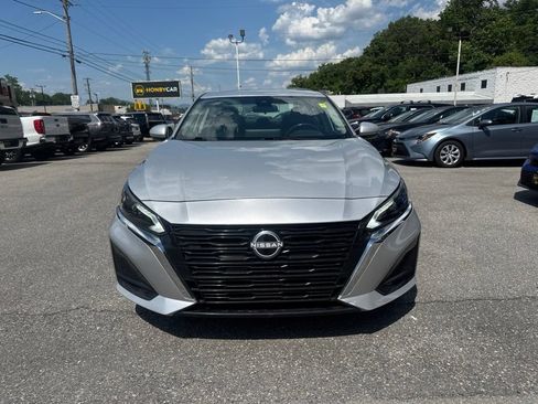 Used 2024 Nissan Altima 2.5 SV w/ SV Premium Package FWD image 2