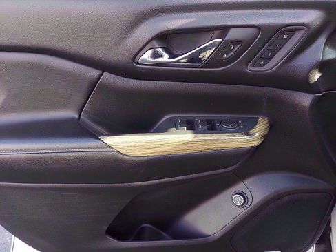 Used 2017 GMC Acadia Denali w/ Technology Package image 12