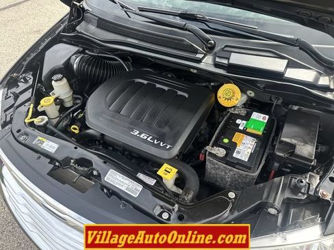 Used 2014 Chrysler Town & Country Touring FWD image 42