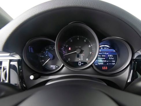 Certified 2026 Porsche Macan AWD/4WD image 23