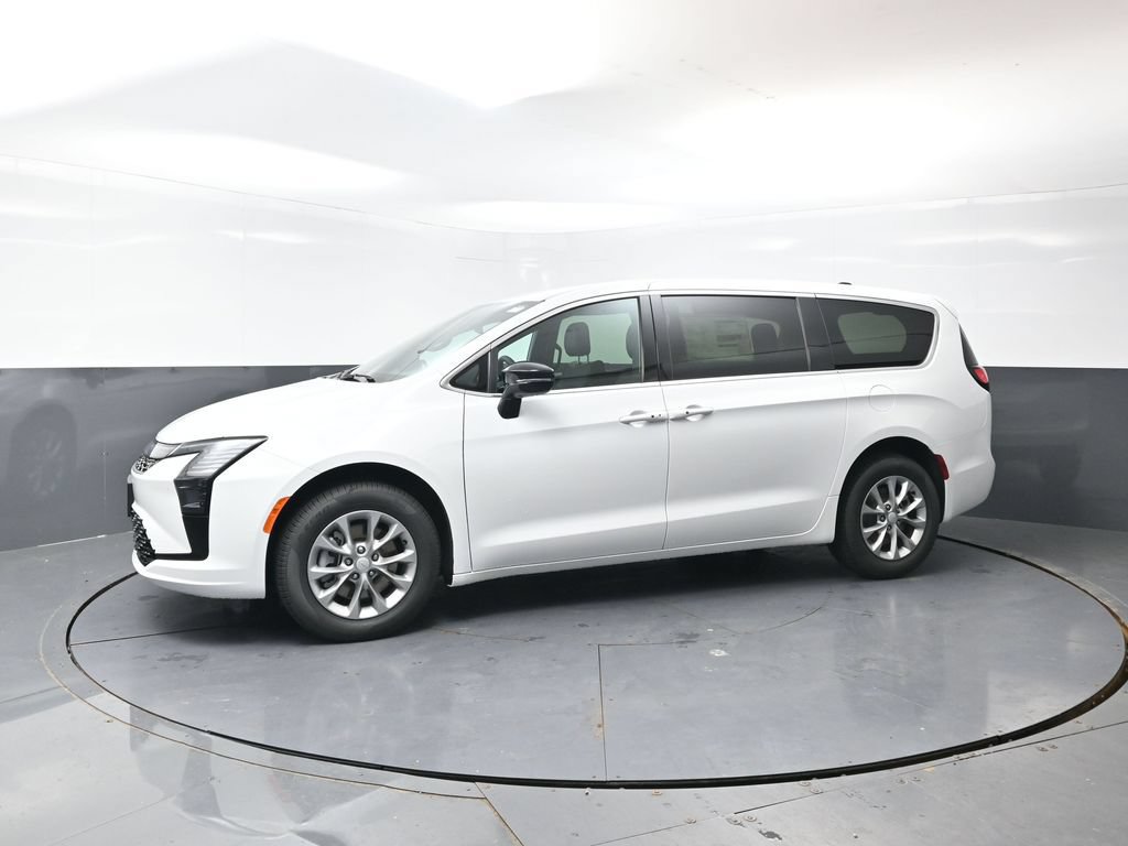 New 2027 Chrysler Pacifica Select w/ Family Tech Group AWD/4WD image 5