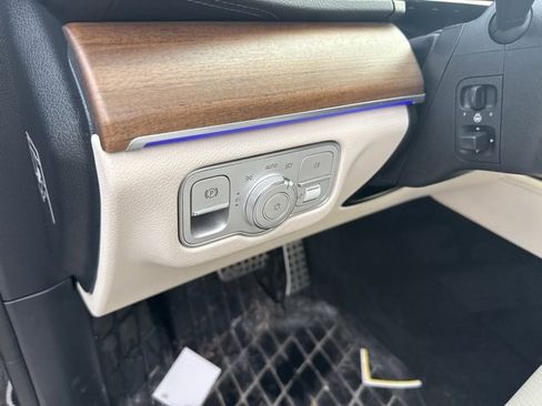 Used 2023 Mercedes-Benz GLS 450 4MATIC image 15