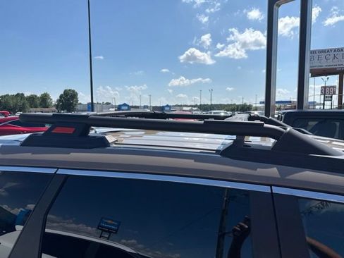 Used 2025 Nissan Rogue SV AWD/4WD image 9