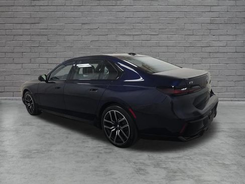Used 2023 BMW i7 xDrive60 AWD/4WD image 3