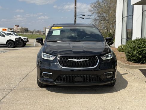 Used 2025 Chrysler Pacifica Select AWD/4WD image 17