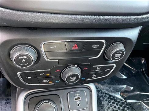 Used 2019 Jeep Compass Latitude w/ Popular Equipment Group AWD/4WD image 23