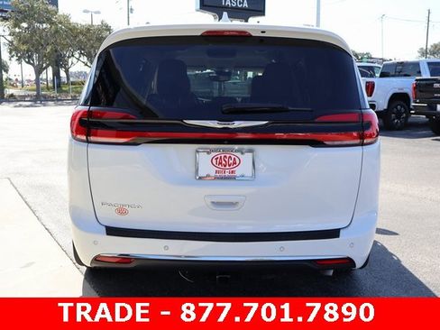 Used 2021 Chrysler Pacifica Touring w/ Cold Weather Group image 6