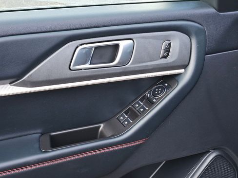 Used 2025 Ford Explorer ST-Line w/ ST-Line Street Pack image 14