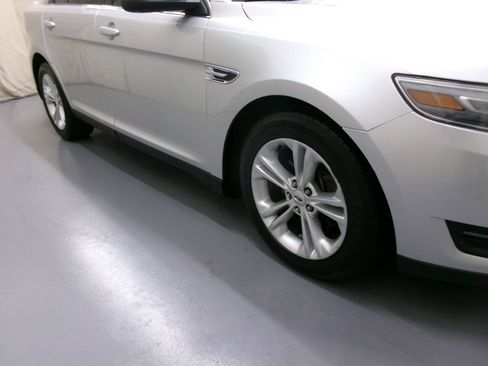 Used 2013 Ford Taurus SEL FWD image 9