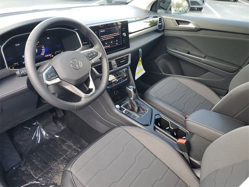 New 2026 Volkswagen Taos SE image 21