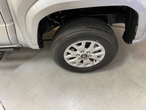 Used 2025 Toyota Tacoma SR5 AWD/4WD image 12