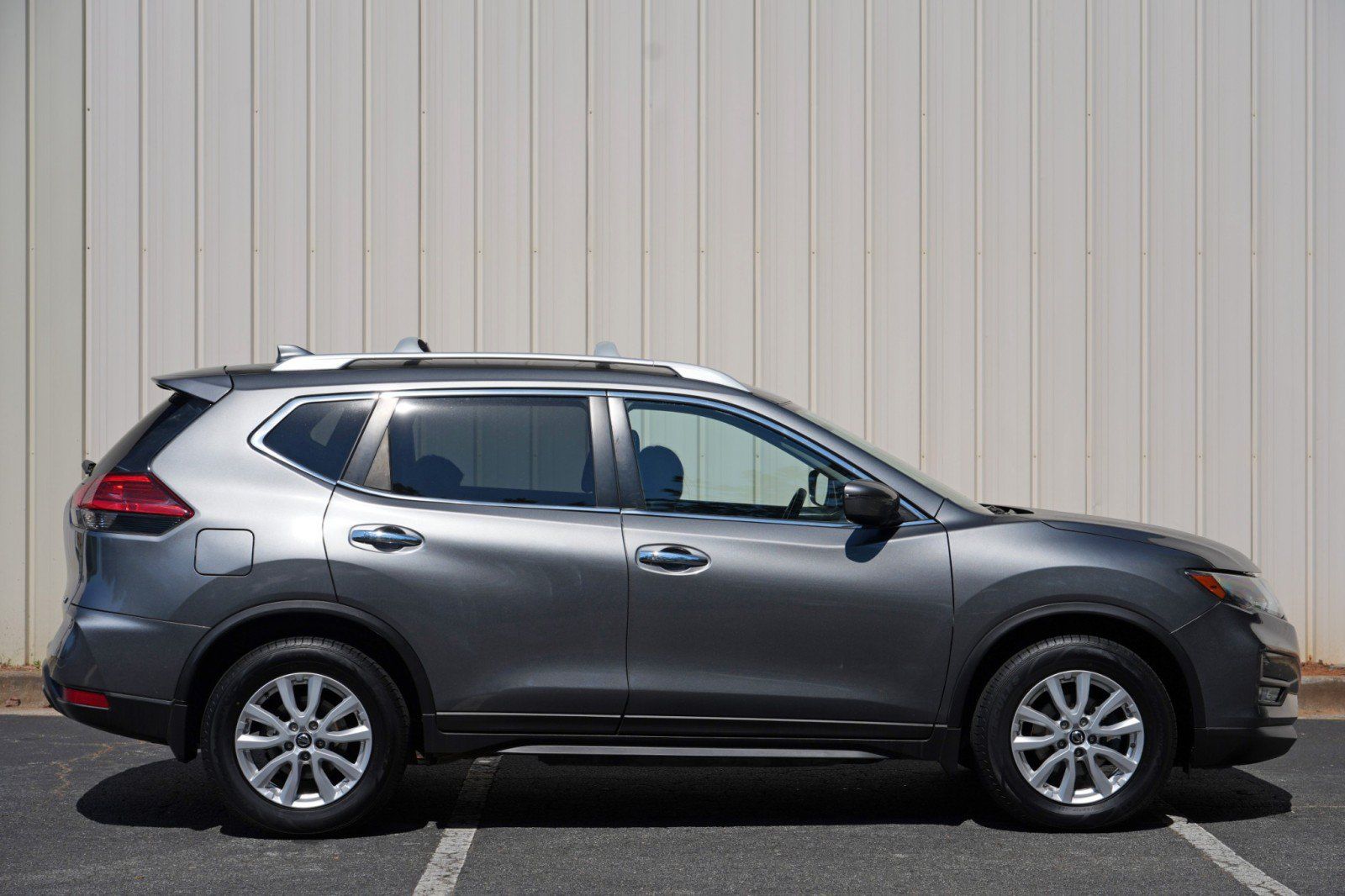 Used 2017 Nissan Rogue SV FWD image 45