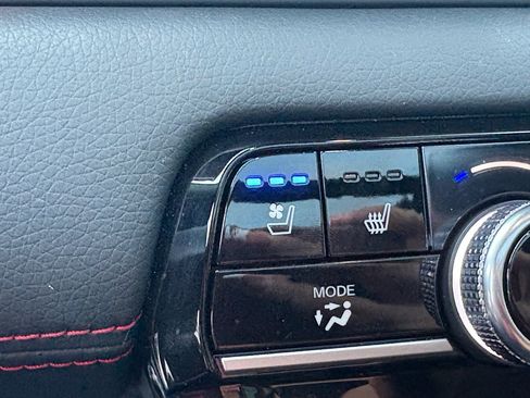 Certified 2025 Honda Pilot Black Edition image 22