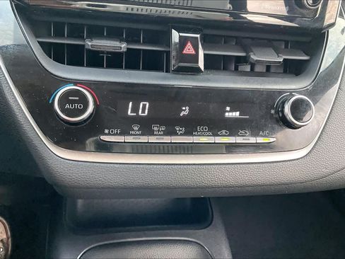 Used 2021 Toyota Corolla LE FWD image 28