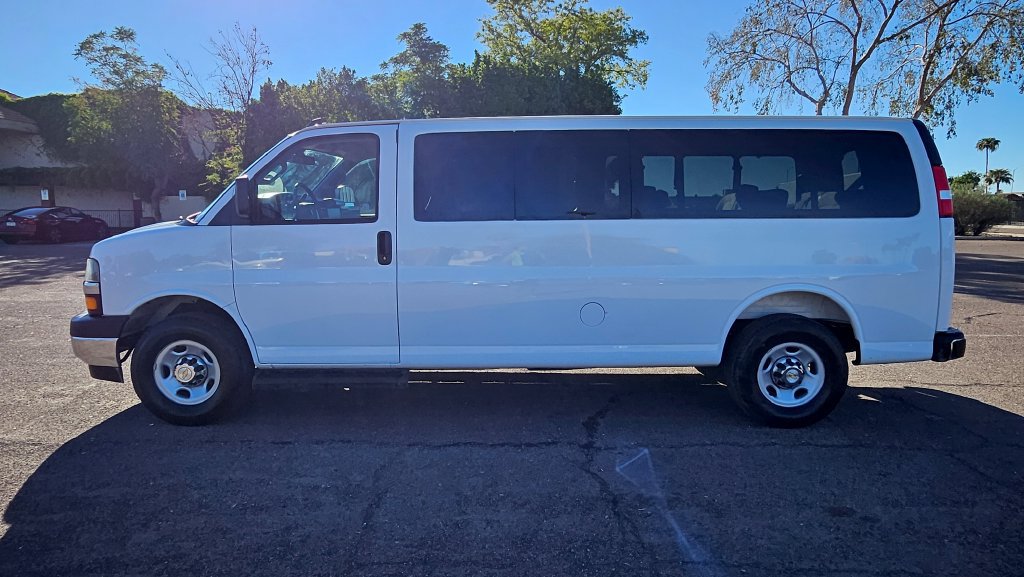 Used 2025 Chevrolet Express 3500 LT w/ LT Preferred Equipment Group RWD image 7