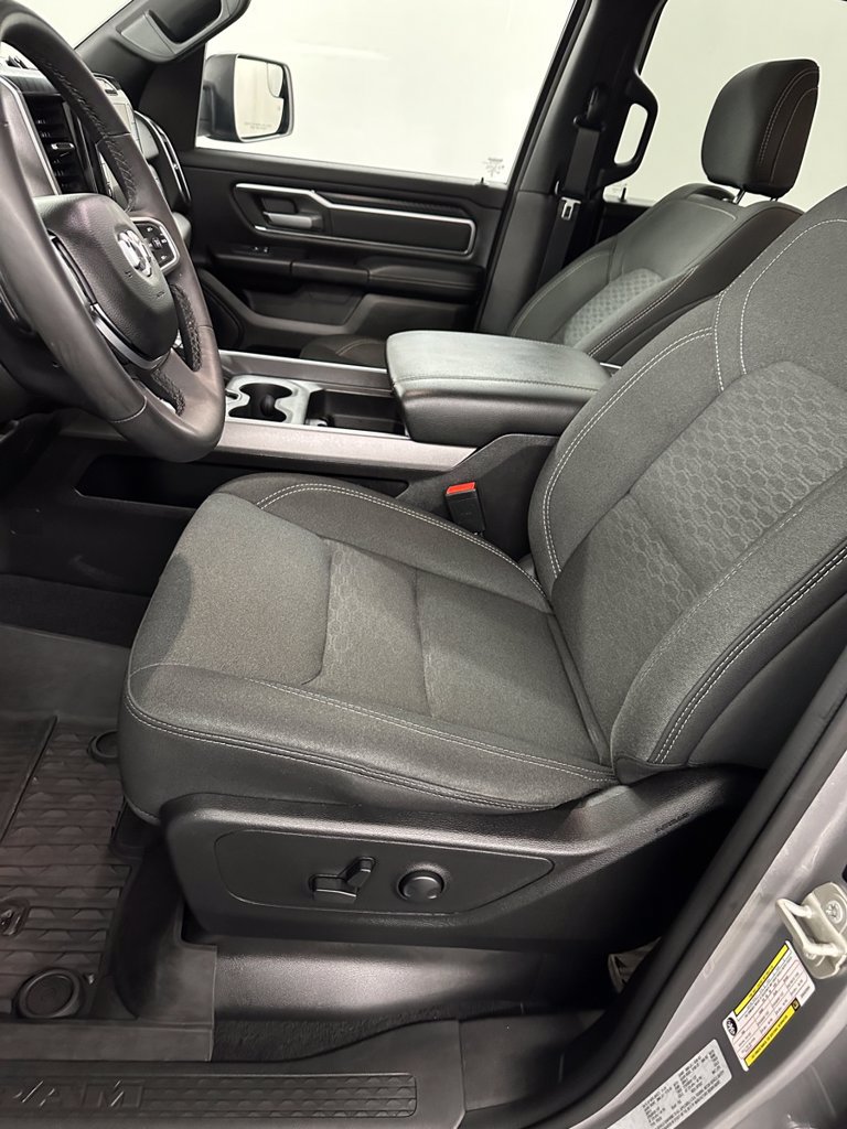 Used 2025 RAM 1500 Big Horn AWD/4WD image 13