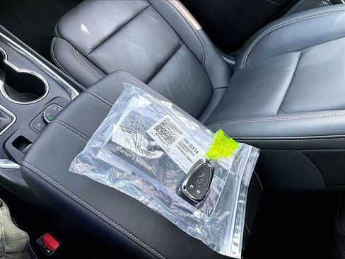 Used 2023 Chevrolet Traverse LT w/ LT Premium Package AWD/4WD image 38