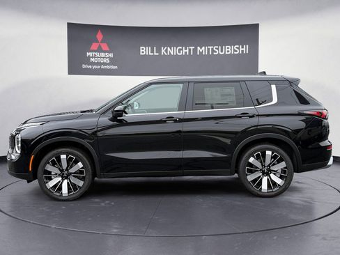 Used 2025 Mitsubishi Outlander SE AWD/4WD image 2