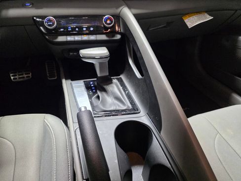 Certified 2025 Hyundai Elantra Sport FWD image 19