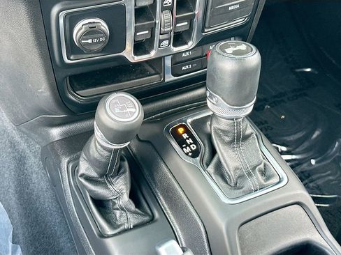 Used 2024 Jeep Wrangler High Altitude AWD/4WD image 17