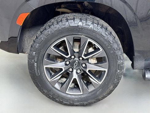Used 2021 Chevrolet Tahoe Z71 w/ Rear Media and Nav Package AWD/4WD image 33