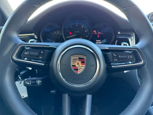 Used 2025 Porsche Macan image 27