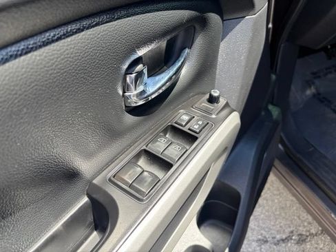 Used 2018 Nissan Titan SV w/ SV Convenience Package AWD/4WD image 21