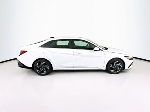 Used 2025 Hyundai Elantra SEL image 10