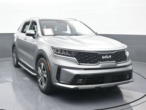 Used 2022 Kia Sorento EX w/ Panoramic Sunroof Package image 9