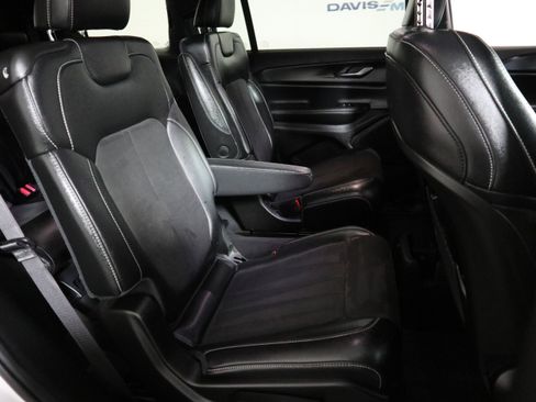 Used 2023 Jeep Grand Cherokee L Laredo image 21