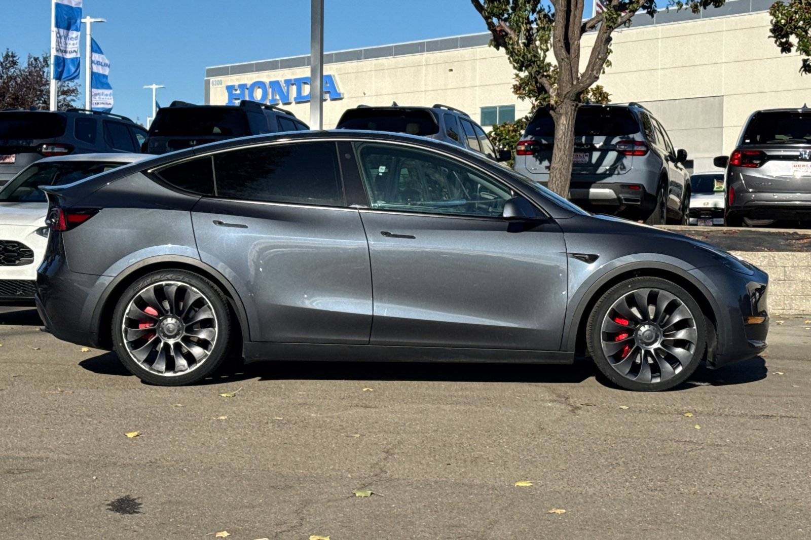 Used 2023 Tesla Model Y Performance AWD/4WD image 3