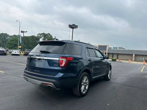 Used 2016 Ford Explorer XLT w/ Equipment Group 202A AWD/4WD image 4
