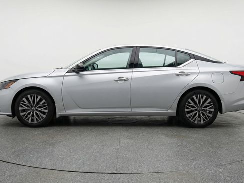 Used 2025 Nissan Altima 2.5 SV image 5