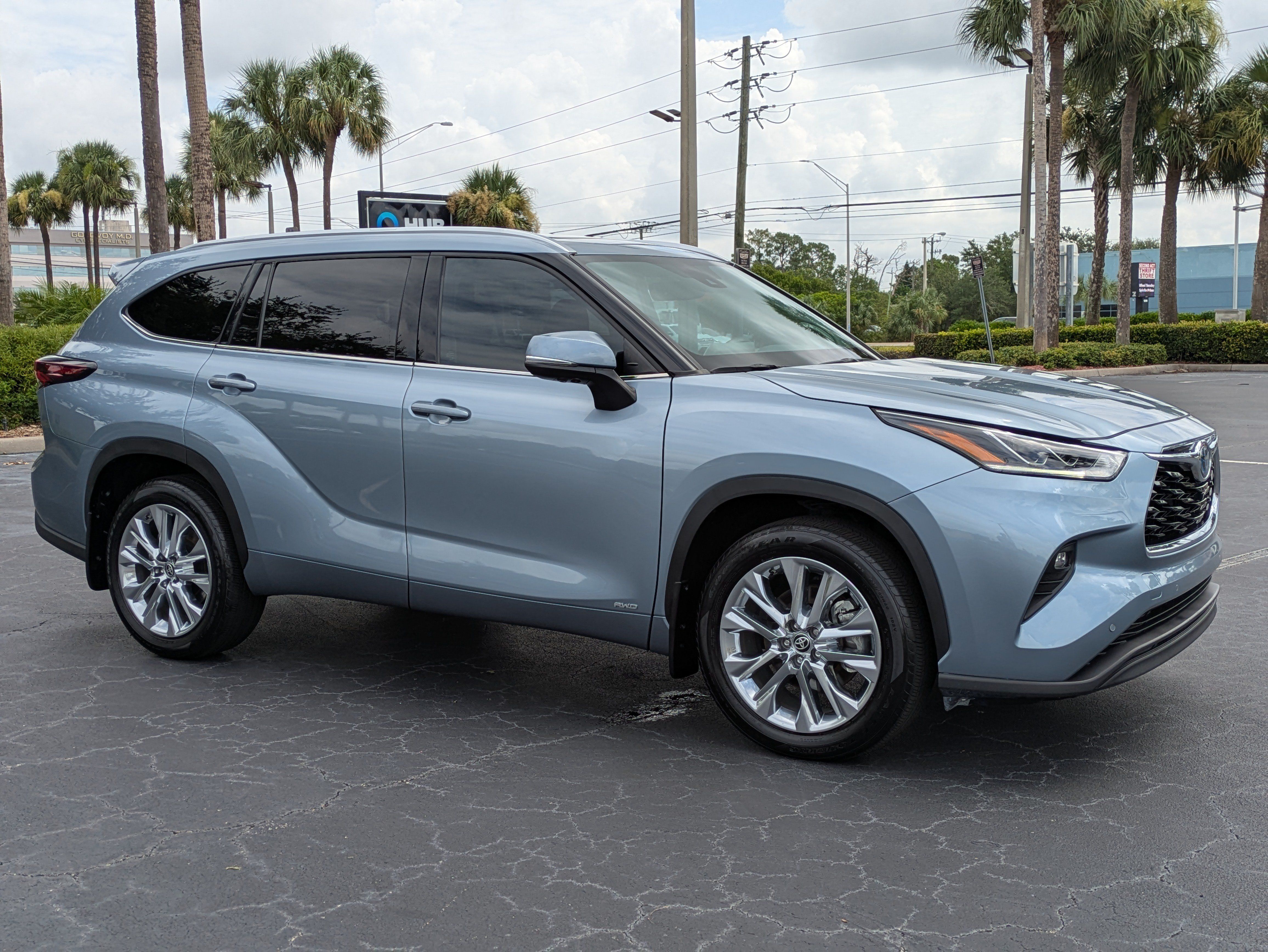 Used 2024 Toyota Highlander Limited AWD/4WD image 7