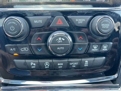 Used 2022 Jeep Grand Cherokee Limited AWD/4WD image 23