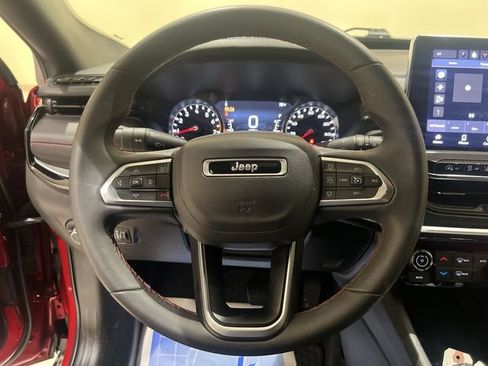 Used 2025 Jeep Compass Trailhawk AWD/4WD image 10