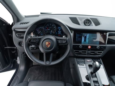 Certified 2026 Porsche Macan AWD/4WD image 31
