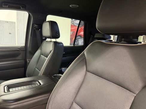 Used 2022 GMC Yukon SLT w/ SLT Luxury Package image 11