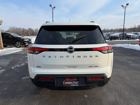 Used 2024 Nissan Pathfinder SV image 5