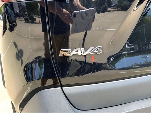 Used 2025 Toyota RAV4 XLE FWD image 32
