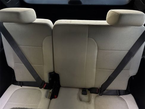 Used 2022 Chevrolet Traverse LS image 25