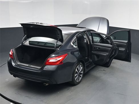 Used 2017 Nissan Altima 2.5 SV w/ Convenience Package image 26