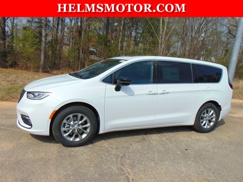 New 2026 Chrysler Pacifica Limited image 1